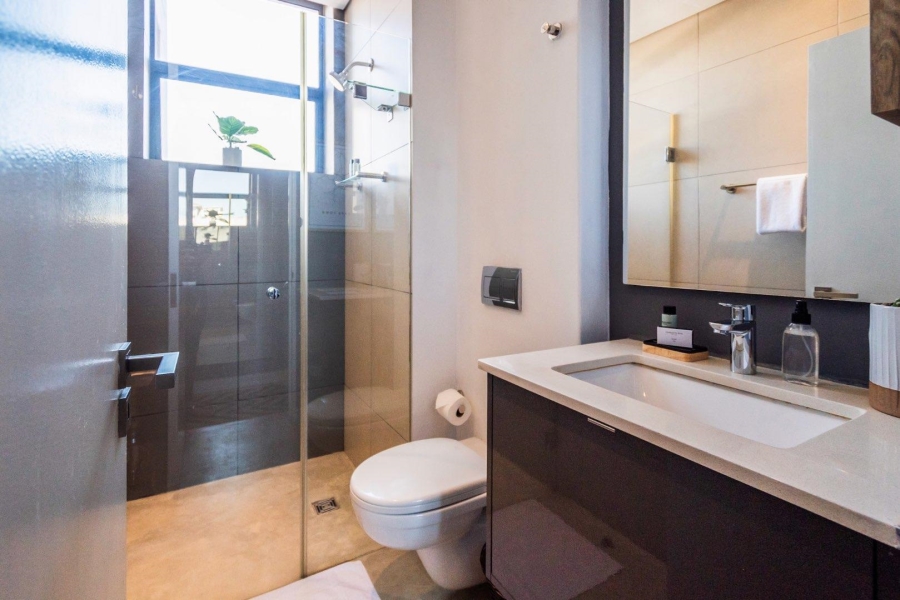 To Let 1 Bedroom Property for Rent in Green Point Western Cape